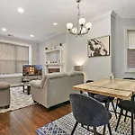 Live The Dream In Wrigleyville\'S 3Br Gem