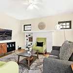 Beautiful 1Br Brick Home In Historic Hyde Park