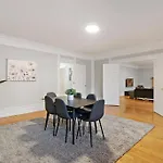Spacious 4br Apt In Historic Hyde Park Near Beach Apartment