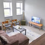 Cozy North Side Chicago Apt For Exploring