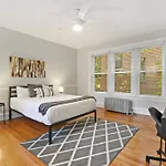 Spacious 4br Apt In Historic Hyde Park Near Beach Apartment