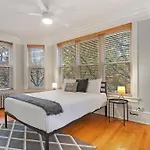 Spacious 4br Apt In Historic Hyde Park Near Beach *