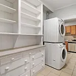 Spacious 4br Apt In Historic Hyde Park Near Beach Apartment *