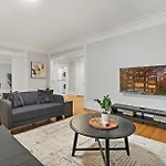 Spacious 4br Apt In Historic Hyde Park Near Beach Apartment Chicago