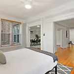 Spacious 4br Apt In Historic Hyde Park Near Beach Chicago