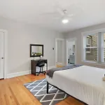 Spacious 4br Apt In Historic Hyde Park Near Beach