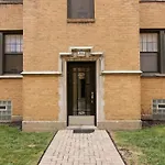 Enchanting 1-Bedroom Lakeview Apartment - Belmont F6
