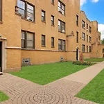 Enchanting 1-Bedroom Lakeview Apartment - Belmont F6