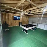 Spacious 3 Bedrooms 5 Mins From Lakeshore Drive