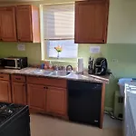 Great Chicago Getaway, 2 Bedrooms. Sleeps 4 To 6
