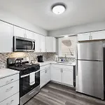 5 Min From Midway Int\'L Airport!