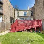 Chic Chicago Abode Steps From Magnificent Mile!