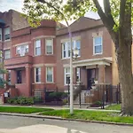Chic Chicago Abode Steps From Magnificent Mile!