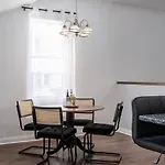 Apartment Logan Square Duplex 3br S2 *