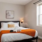 Logan Square Duplex 3br S2 Apartment *