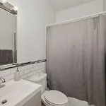 2-bed 2-bath - Close To Uc W/ Free Parking Apartment Chicago