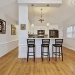 2-bed 2-bath - Close To Uc W/ Free Parking Apartment Chicago