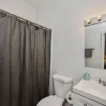 2-bed 2-bath - Close To Uc W/ Free Parking Apartment *