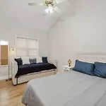Apartment 2-bed 2-bath - Close To Uc W/ Free Parking