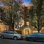 Comfortable 2br - Sunnyside 2f Apartment Chicago