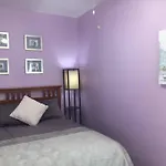 Home Away From Home In Pilsen!! 3 Bedrooms!