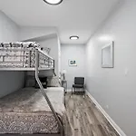 Apartment Newly Rehabbed Greystone With 2 Private Apartments, Backyard, Garage, Laundry, Close To Expressway