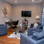 Bronzville Gem: Stylish 2Br/2Ba Haven Perfect For Traveling Nurses & Business Professionals