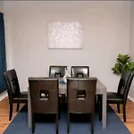 Bronzville Gem: Stylish 2Br/2Ba Haven Perfect For Traveling Nurses & Business Professionals