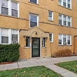 1Br Airy Apartment With Wi-Fi - Barry 2