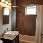 Apartment And Cozy. Sleeps 5. Chicago
