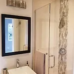 Apartment And Cozy. Sleeps 5. Chicago