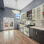 Mccormick Place Guest House