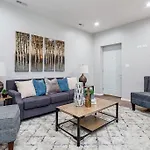 2 On Southport 4 Queen Beds Chicago
