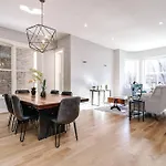 Immaculate Brand New Condo Downtown Chicago