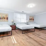 Beautiful Remodeled Penthouse Unit In Old Town Holiday home