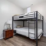 Suite 1 On Southport 4 Queen Beds