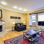 Brownstone In Gold Coast - Downtown