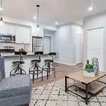 2 On Southport 4 Queen Beds