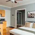 Well-Equipped Studio Apartment In The City! - Belmont B13