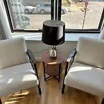 Luxe Spacious Sfh In Bucktown With Secure Parking