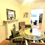 Chateau De Woodlawn - Ii - Le Parisienne Guest house *