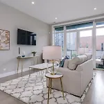 New Construction Building In River North Holiday home Chicago