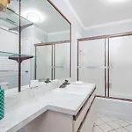 Beautiful Remodeled Penthouse Unit In Old Town * Chicago
