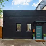 Chic 4-bedroom Haven: Designer's Dream *