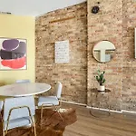 Beautifully Remodeled Flat Downtown #3n
