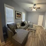 Urban Retreat 3 Bedroom Apt.