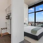 Fulbrix Bright Designer With West Loop Views Apartment