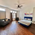 Luxury Chicago Th Is A 10-Minute Drive To Dwtn, Perfect For City Access Rsv Now