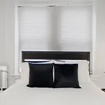 Chicago Studio Unit Cozy & Convenient - Bstone 226 Rep