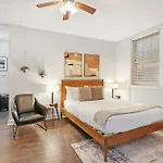Trendy In - Kenwood 103 & 303 Rep Apartment Chicago